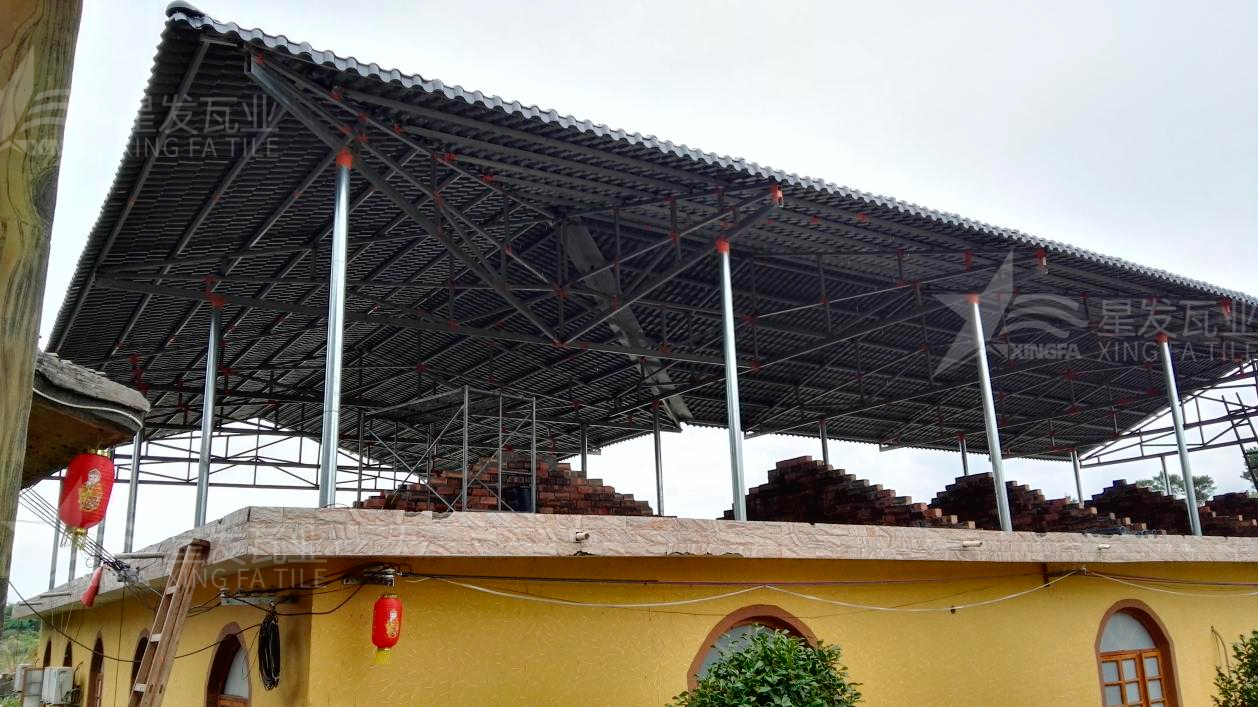 “鋼結(jié)構(gòu)+合成樹脂瓦”屋面建筑體系已被普遍應用，促進行業(yè)發(fā)展
